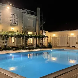 Logis Vélès Couette-café